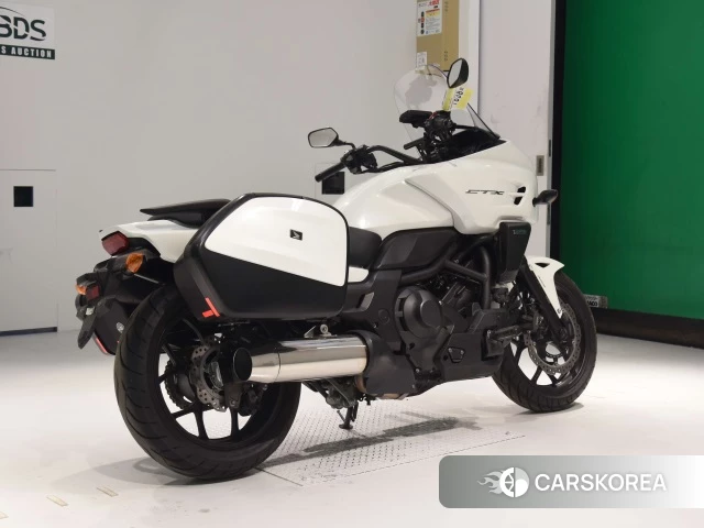 Проданный Honda CTX700 DCT 2014 из Японии, фото 2