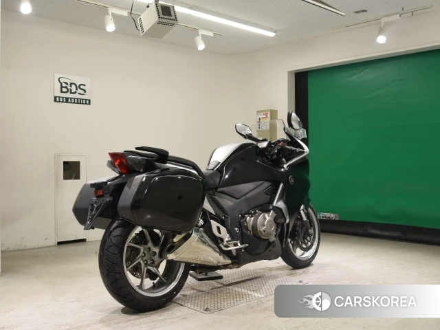 Проданный Honda VFR1200F DCT 2011 из Японии, фото 2