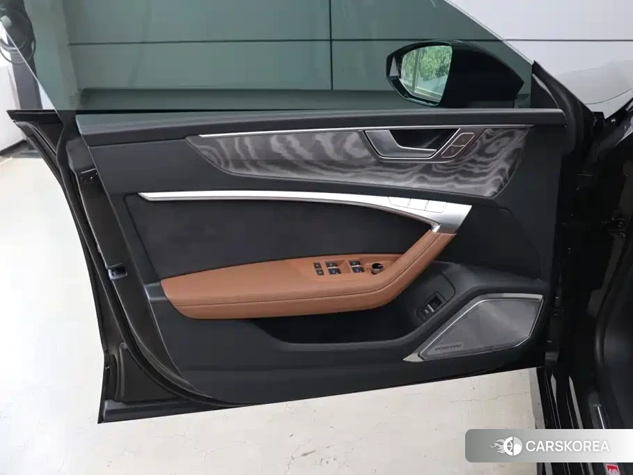 Audi A7L id 4601926 из Китая 18