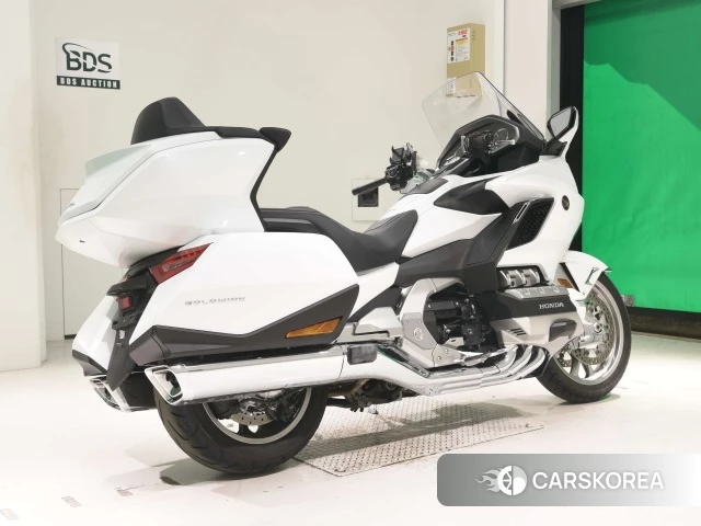 Проданный Honda GL1800 TOUR DCT 2018 из Японии
