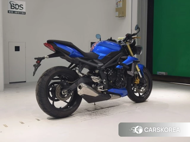 Проданный Triumph STREET TRIPLE 2013 из Японии, фото 2