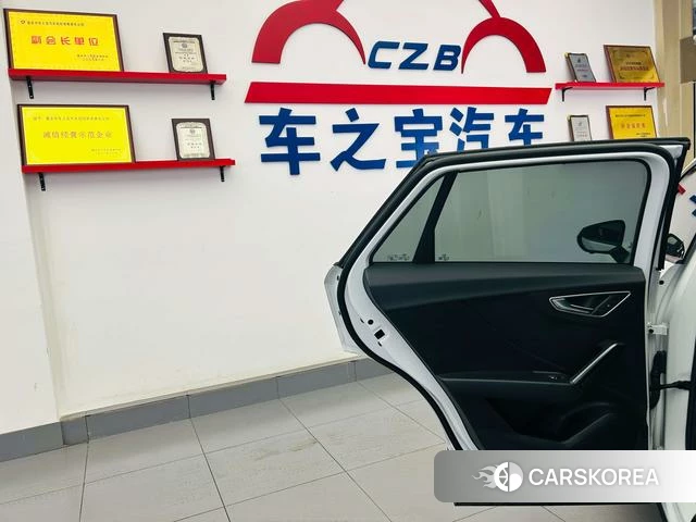 Audi Q2L e-tron id 4260790 из Китая 18