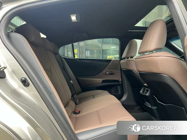 Lexus ES id 4374424 из Китая 18