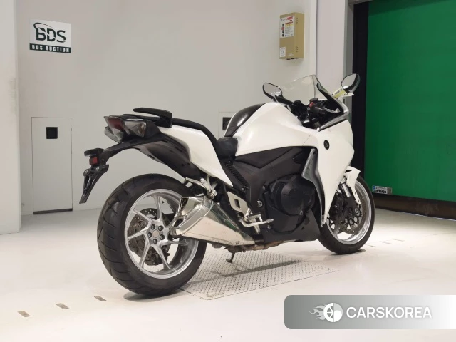 Проданный Honda VFR1200F DCT 2015 из Японии, фото 2