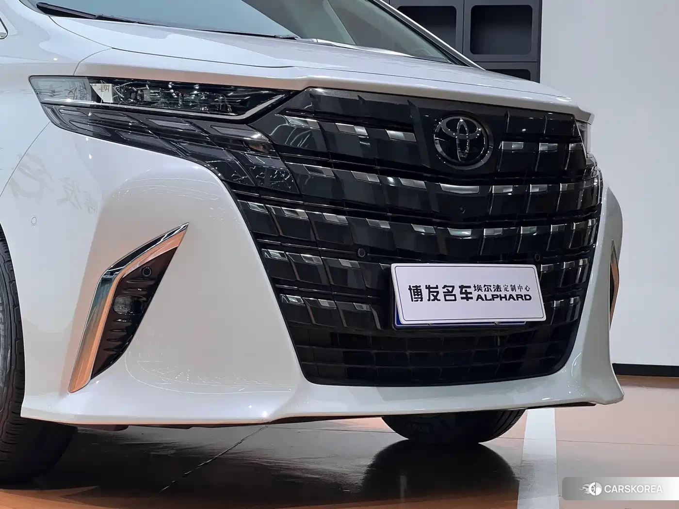 Toyota Elfa id 4644732 из Китая 18