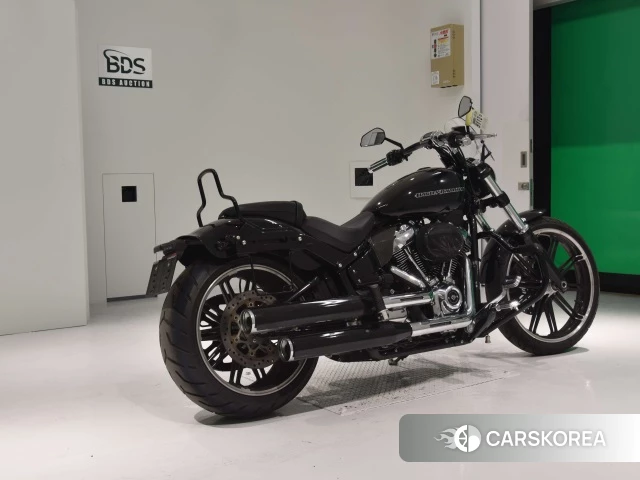 Проданный Harley-Davidson Softail Breakout FXBRS1868 2022 из Японии, фото 2