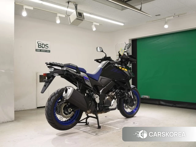 Проданный Suzuki V-STROM 1050XT 2022 из Японии, фото 2