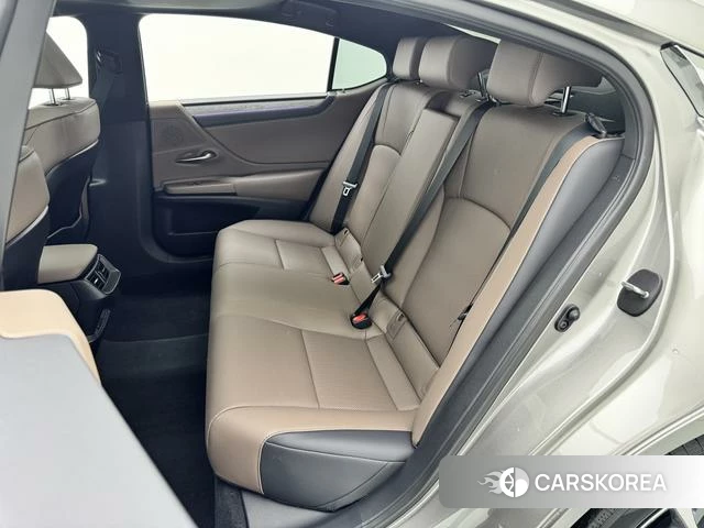 Lexus ES id 4367476 из Китая 18