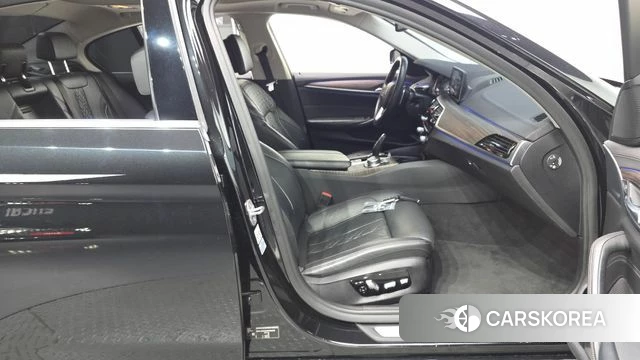 BMW 5 Series (G30) id 4689327 из Кореи 18