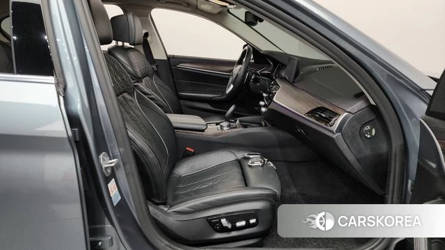 BMW 5 Series (G30) id 4417278 из Кореи 18