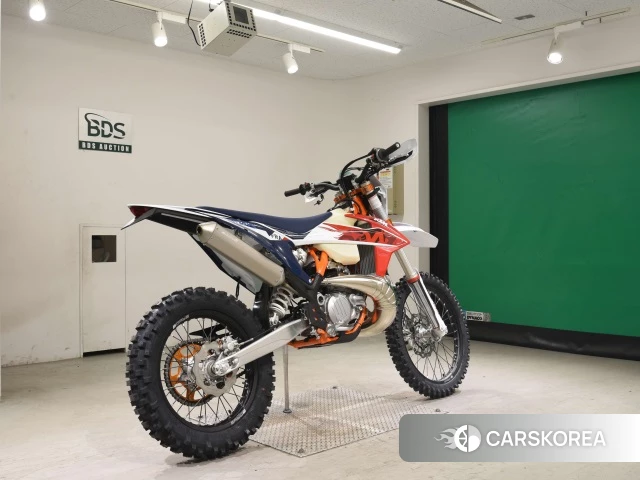 Проданный KTM 250 EXC-F SIX DAYS 2023 из Японии, фото 2