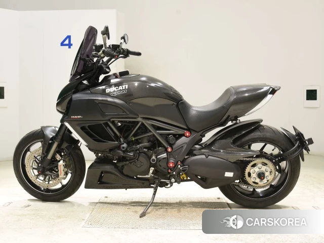 Ducati DIAVEL CARBON id 4190624 из Японии 18