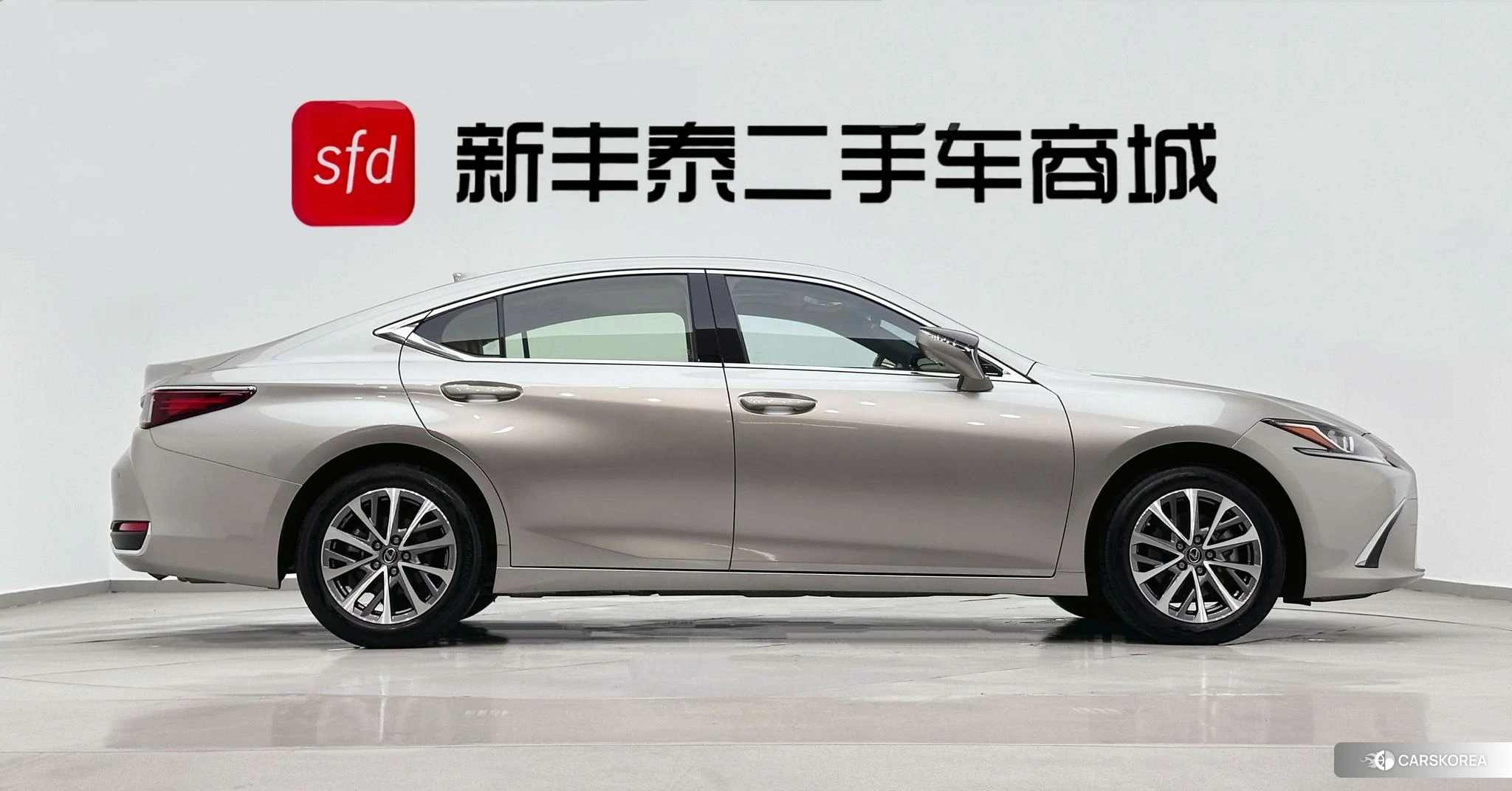 Lexus ES id 4492934 из Китая 18