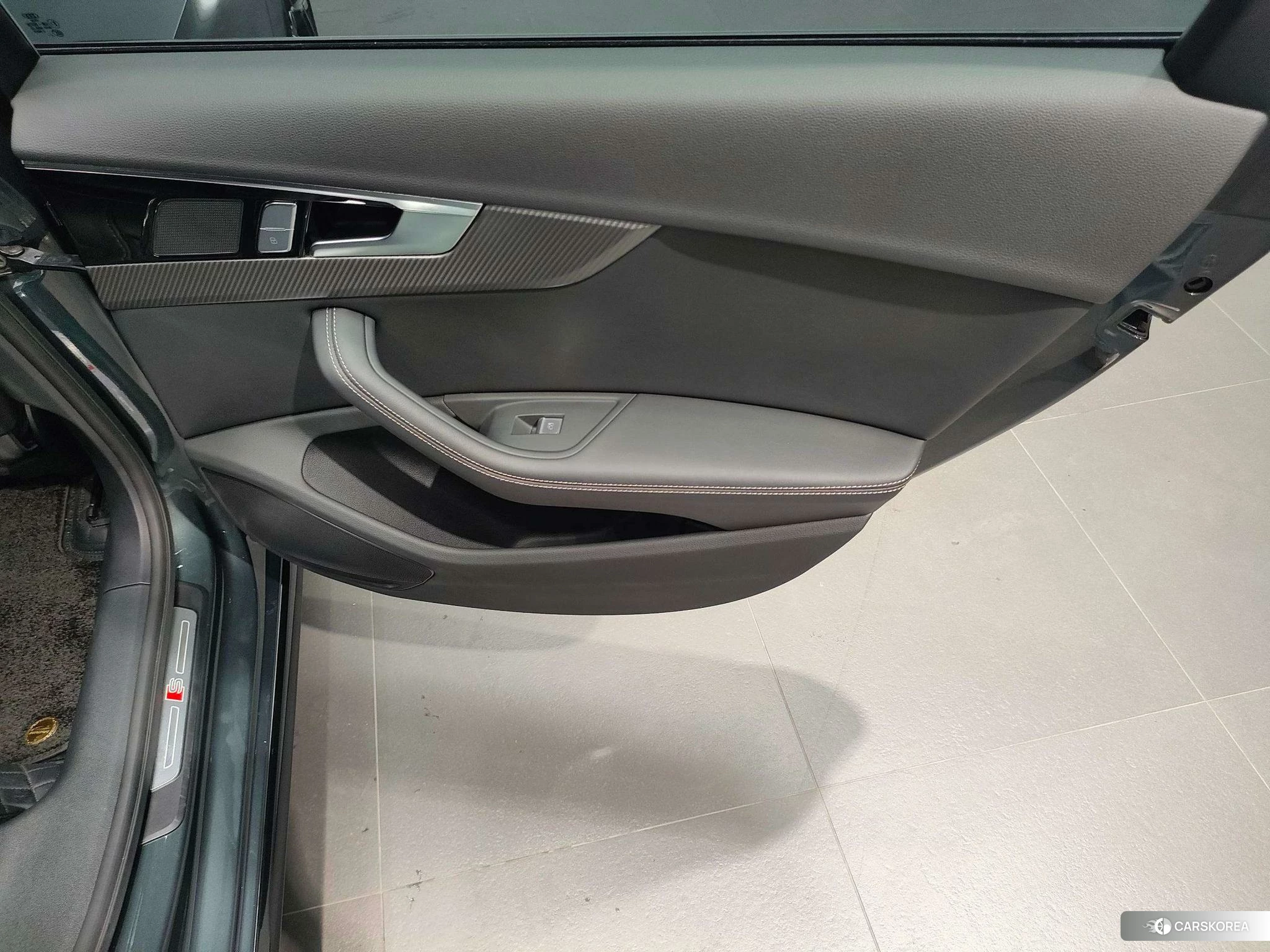 Audi A4L id 4455702 из Китая 18