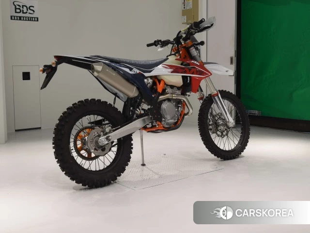 Проданный KTM 250 EXC-F SIX DAYS 2023 из Японии, фото 2