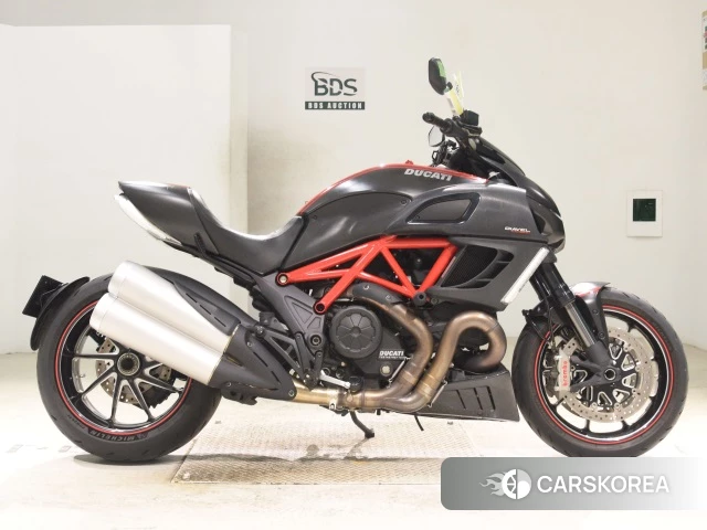Ducati DIAVEL CARBON id 3945793 из Японии 18