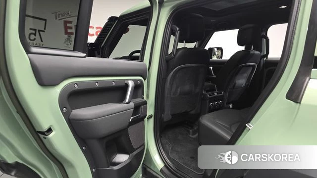 Land Rover Defender (L663) id 4540473 из Кореи 18