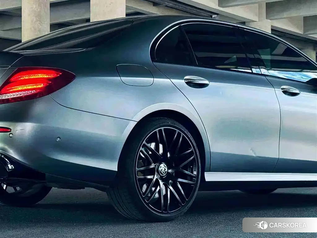 Mercedes-Benz E-class AMG id 4654609 из Китая 18