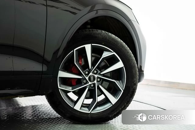 Audi Q5L id 4313690 из Китая 18