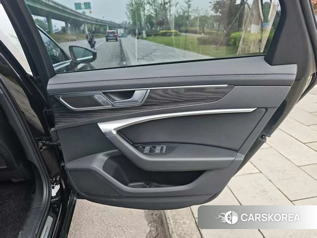 Audi A6L id 4328627 из Китая 18