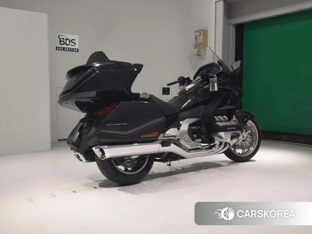 Проданный Honda GL1800 TOUR DCT 2021 из Японии, фото 2