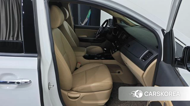 Kia The New Carnival id 4403179 из Кореи 18