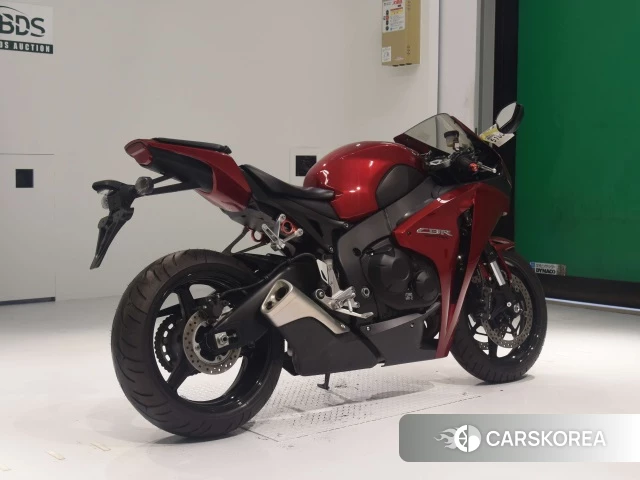 Проданный Honda CBR1000RR 2010 из Японии, фото 2