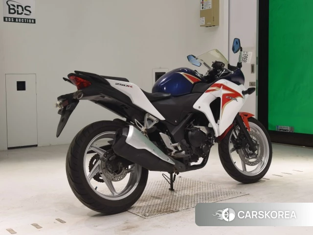 Проданный Honda CBR250R 2011 из Японии, фото 2