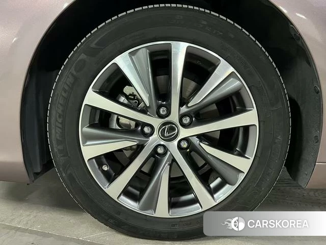 Lexus ES id 4298192 из Китая 18