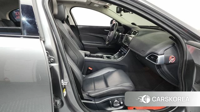Jaguar XE id 4345486 из Кореи 18