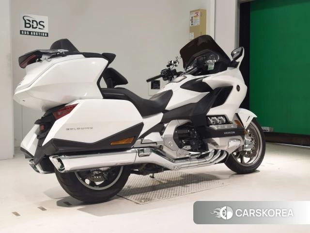 Проданный Honda GL1800 TOUR DCT 2019 из Японии
