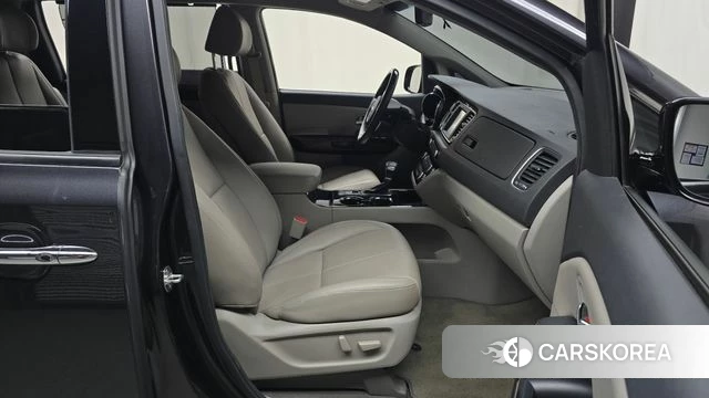 Kia The New Carnival id 4667462 из Кореи 18