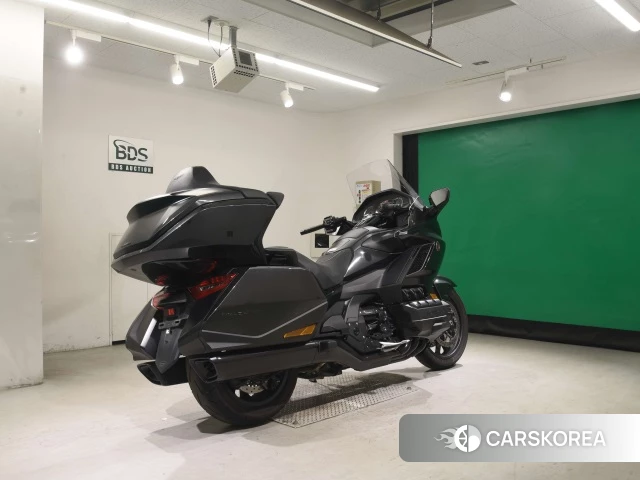 Проданный Honda GL1800 TOUR DCT 2022 из Японии, фото 2
