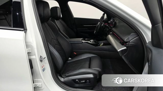 BMW 5 Series (G60) id 4783498 из Кореи 17