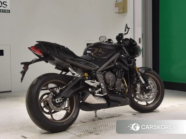 Проданный Triumph STREET TRIPLE 765 RS 2023 из Японии, фото 2