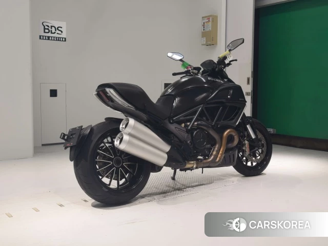 Проданный Ducati DIAVEL 2011 из Японии, фото 2