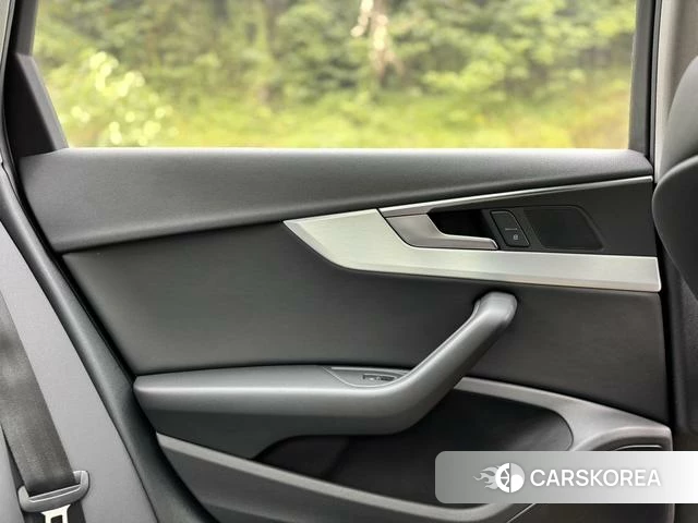 Audi A4L id 4297707 из Китая 18