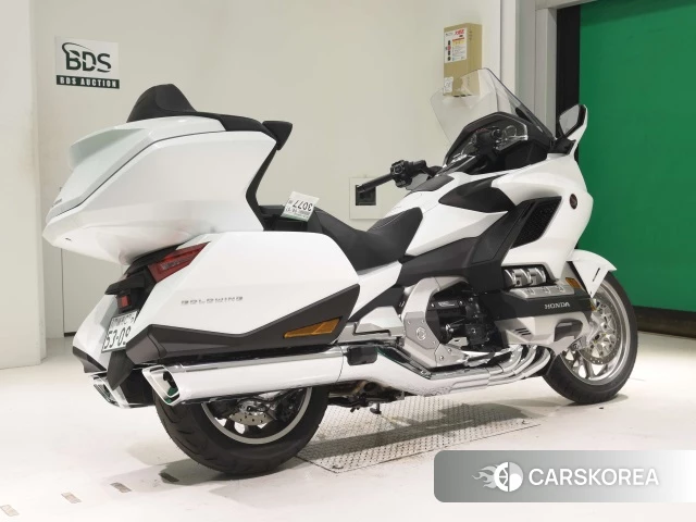 Проданный Honda GL1800 TOUR DCT 2024 из Японии