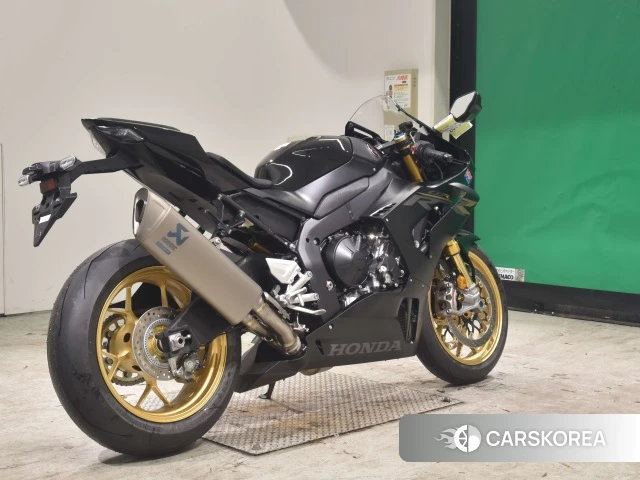 Проданный Honda CBR1000RR-R FIREBLADE SP 2023 из Японии, фото 2
