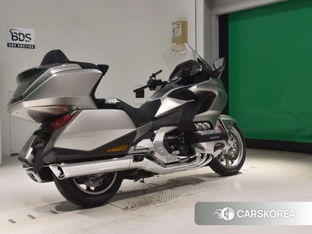 Проданный Honda GL1800 TOUR DCT 2023 из Японии, фото 2