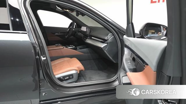 BMW 5 Series (G60) id 4847373 из Кореи 18