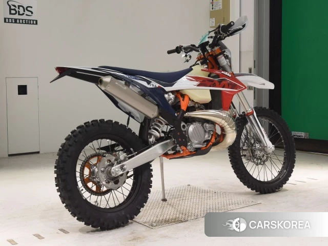 Проданный KTM 250 EXC-F SIX DAYS 2023 из Японии, фото 2