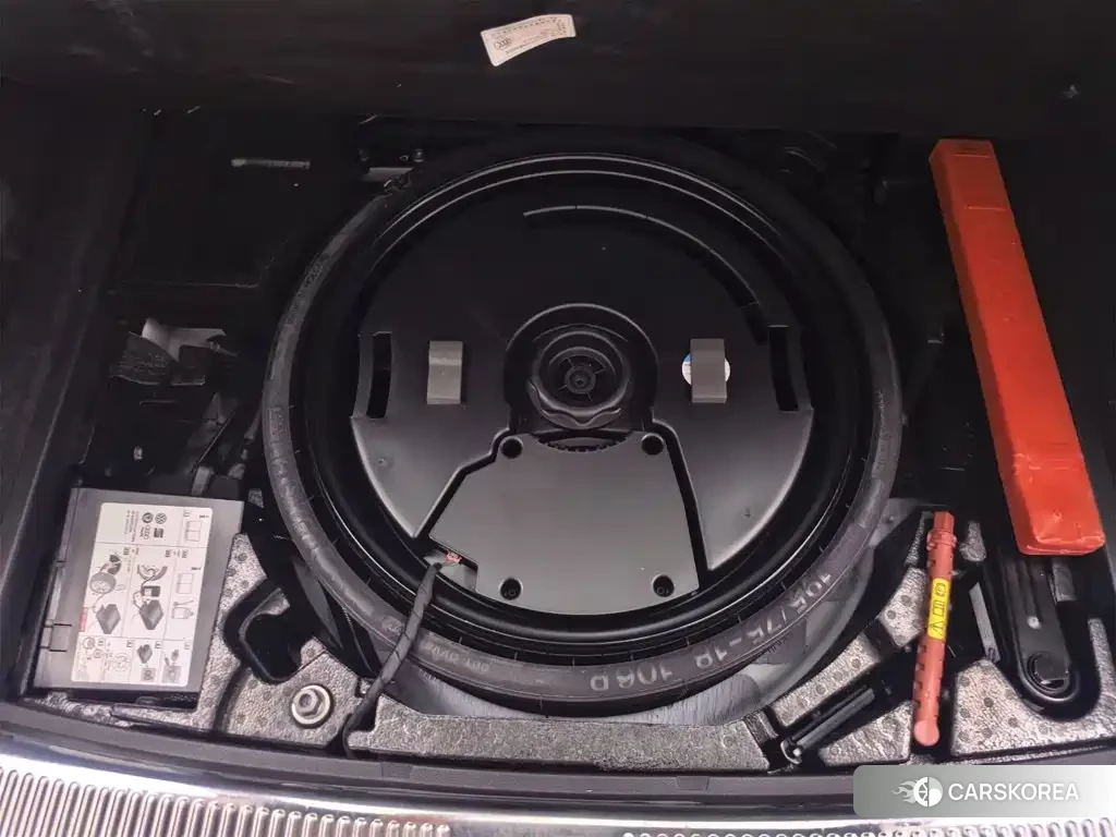 Audi Q5L id 4601792 из Китая 18