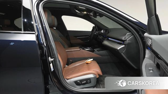 BMW 5 Series (G60) id 4739461 из Кореи 18