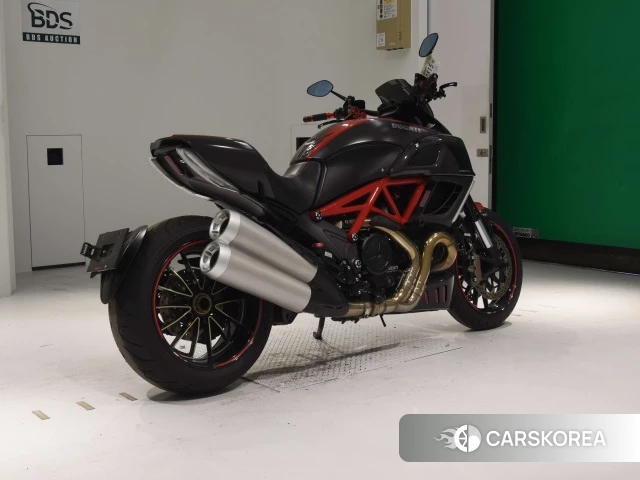 Проданный Ducati DIAVEL CARBON 2011 из Японии, фото 2