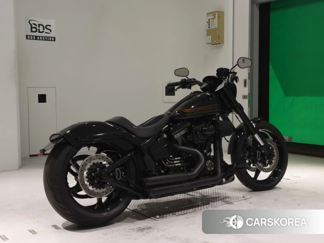 Проданный Harley-Davidson Softail Breakout FXSBSE CVO 2017 из Японии, фото 2
