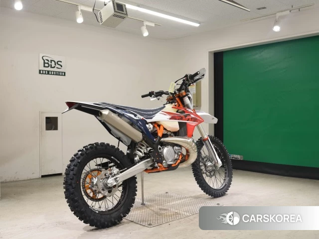 Проданный KTM 250 EXC-F SIX DAYS 2023 из Японии, фото 2