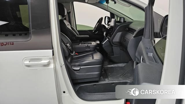 Hyundai Staria id 4376280 из Кореи 18