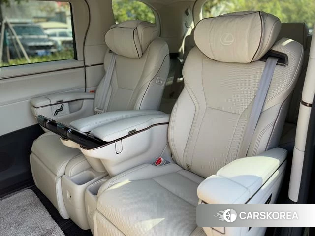 Lexus LM id 4276292 из Китая 18