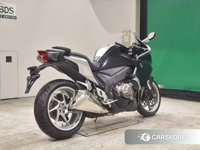 Проданный Honda VFR1200F DCT 2011 из Японии, фото 2
